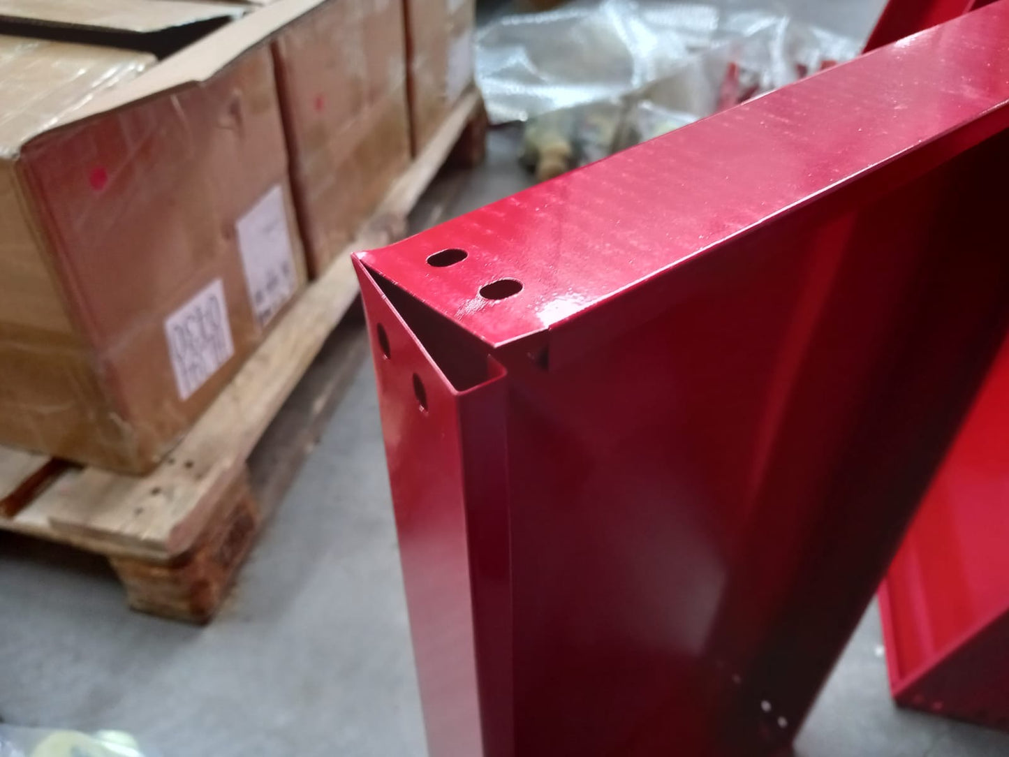 Werkstatt-Rollwagen Montagewagen | Werkzeugwagen | Flexible Rollen | Belastbarkeit bis zu 100 kg | 3 Fächer | Rot Beschädigt